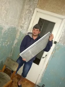 Участие действующих участников СВО в «Бессмертном полку» в Железноводске • Впервые в истории города в колонне «Бессмертного полка» прошли действующие участники специальной военной операции. • Это событие стало символом неразрывной связи поколений и живым мостом между подвигом дедов и отцов и сегодняшней борьбой за мир и справедливость. Эмоциональная окраска акции • Присутствие действующих военнослужащих придало акции особую эмоциональную окраску. • Многие не могли сдержать слёз, видя в этих молодых людях продолжение героизма Великой Отечественной войны. Значение события • День останется в памяти жителей города как символ единства народа, его непоколебимой воли и глубокой благодарности всем, кто защищал и защищает страну. • Глава города-курорта Евгений Бакулин поздравил всех с праздником Великой Победы. Дополнительная информация • Ранее сообщалось, что ставропольские казаки приняли участие в юбилейном параде на Красной площади. https://ext-2114113.livejournal.com/174209.html?newpost=1